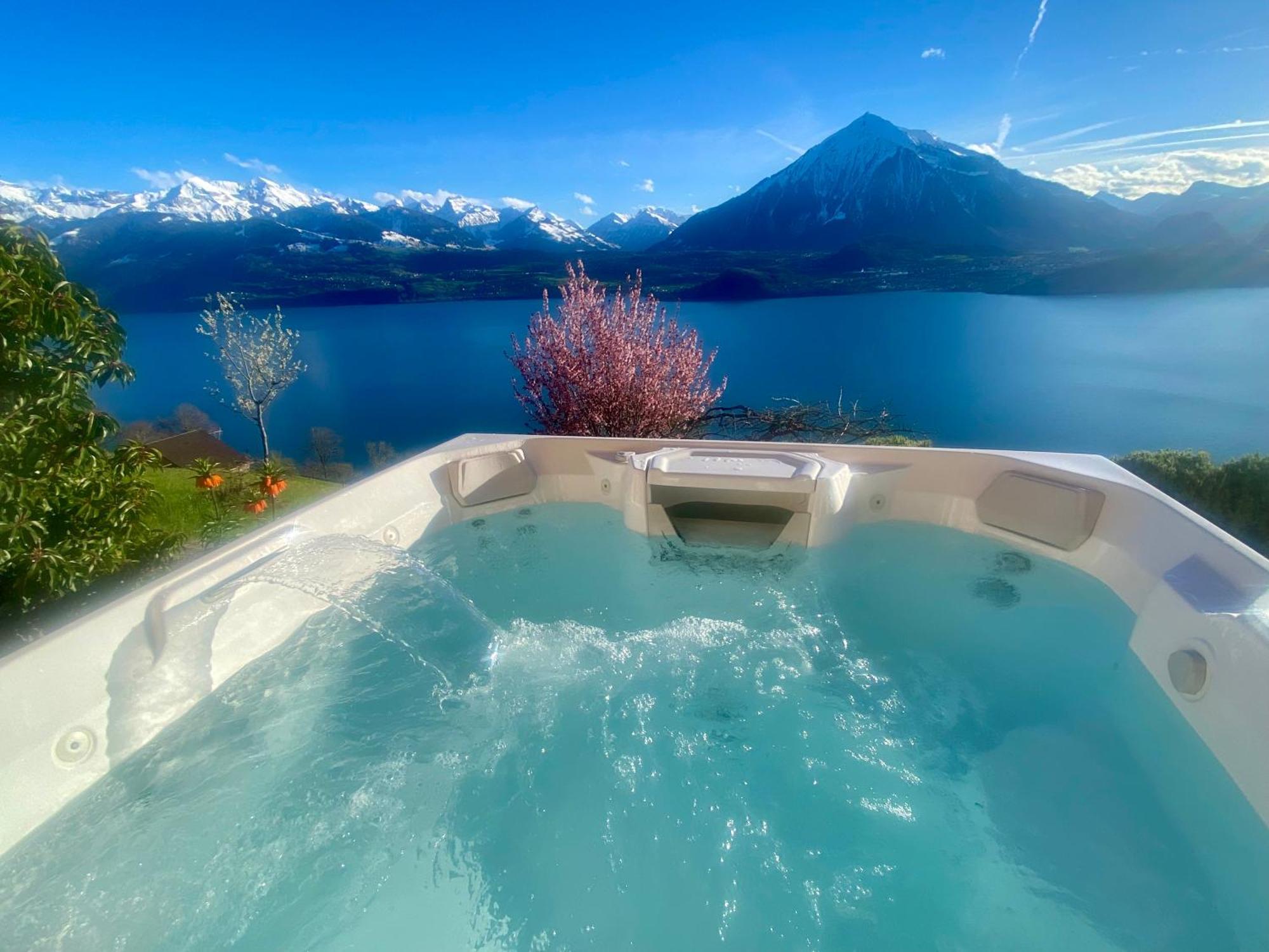 Chalet Egglen "Typical Swiss House, Best Views, Private Jacuzzi" Villa Sigriswil Exterior foto