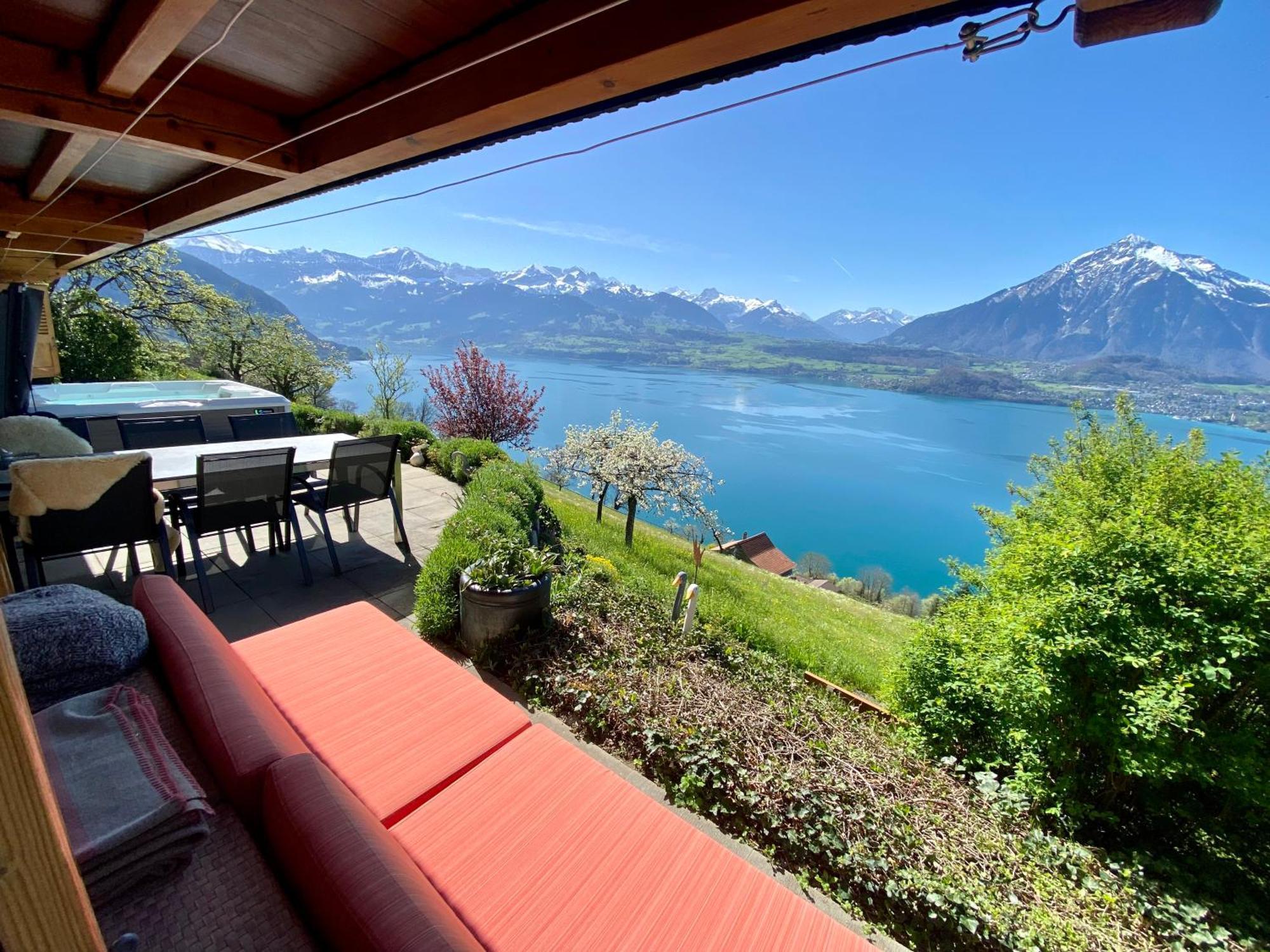 Chalet Egglen "Typical Swiss House, Best Views, Private Jacuzzi" Villa Sigriswil Exterior foto